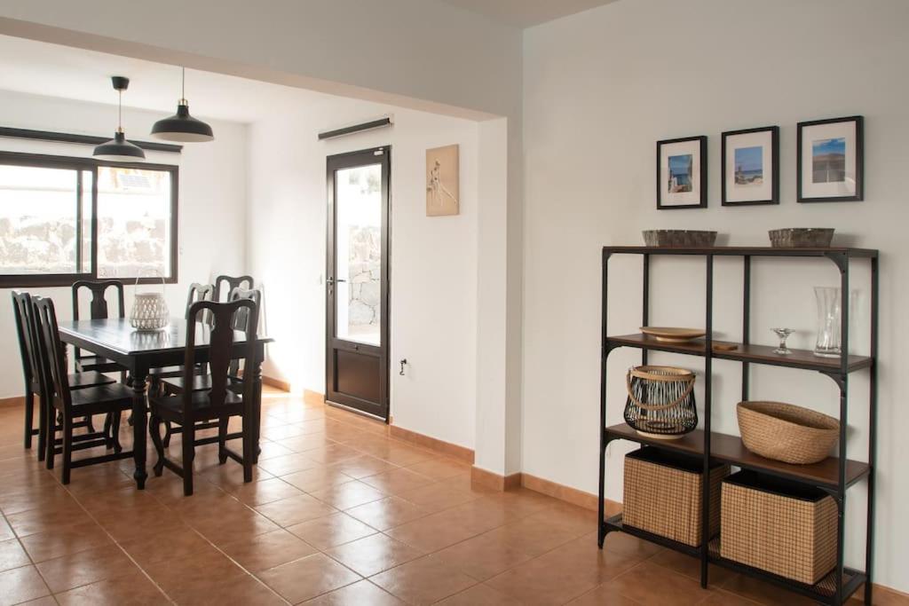 Casa Marlay Spacious, Heated Pool, Bbq & Fast Wi-Fi Only 15 Minutes Walk To Town Playa Blanca  Exterior foto